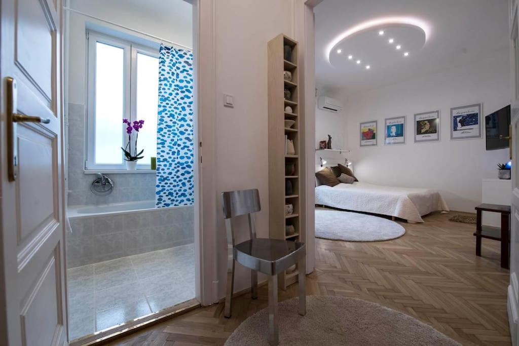 Gorgeous Flat Right Near The City Center Budapeste Exterior foto