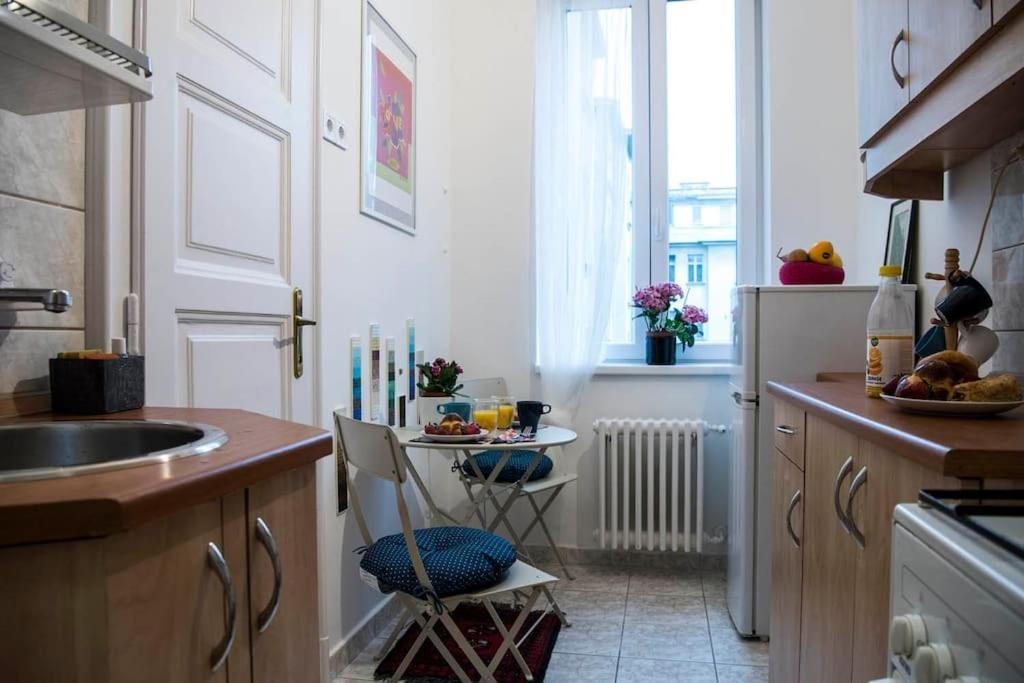 Gorgeous Flat Right Near The City Center Budapeste Exterior foto