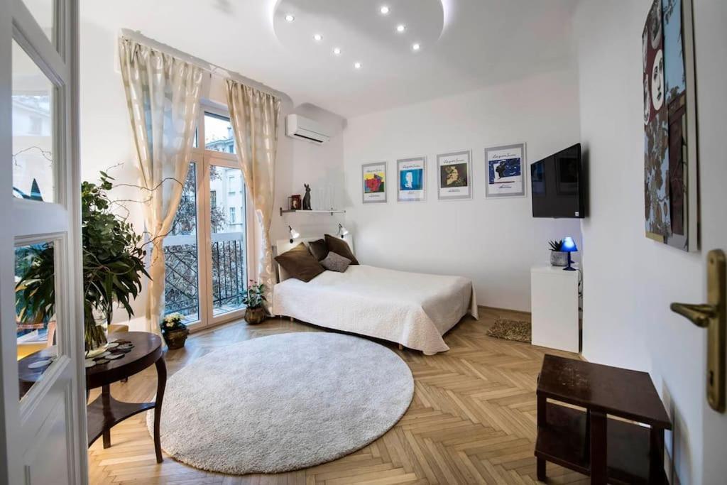Gorgeous Flat Right Near The City Center Budapeste Exterior foto