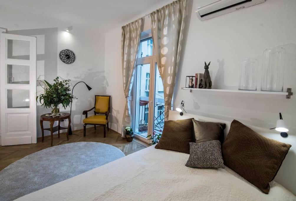 Gorgeous Flat Right Near The City Center Budapeste Exterior foto